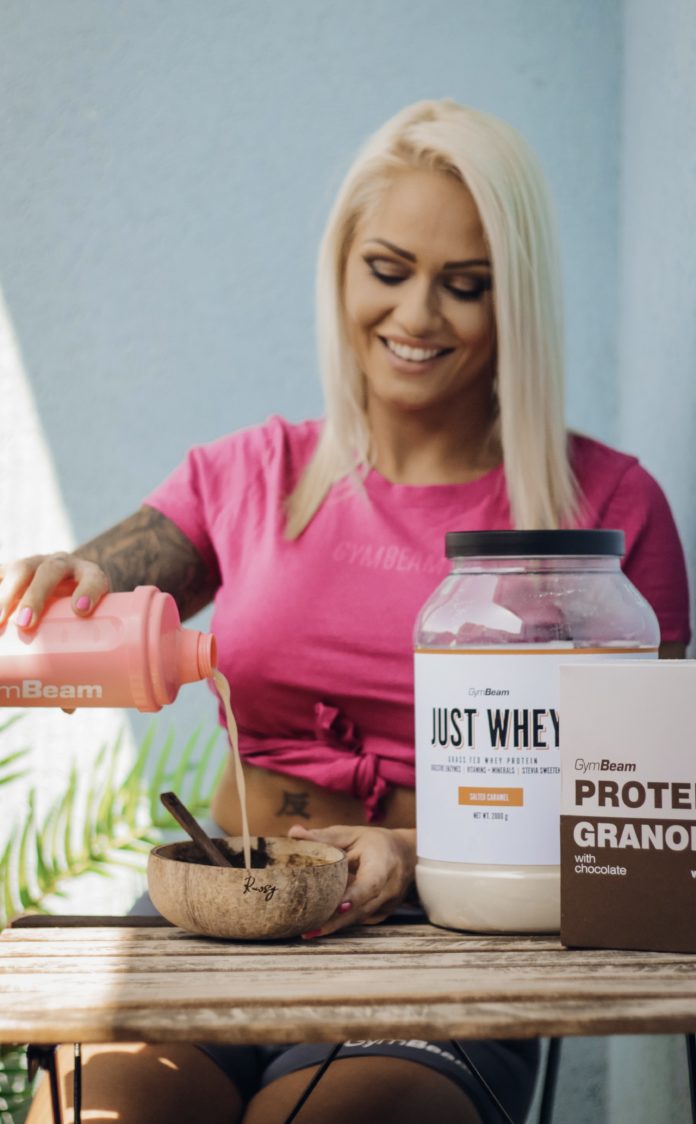 Здравословна зърнена закуска или гранола сутрин