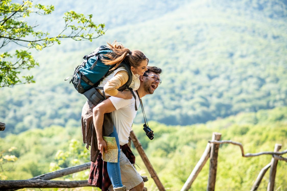 Туризъм със семейството и приятелите Туризъм със семейството и приятелите
