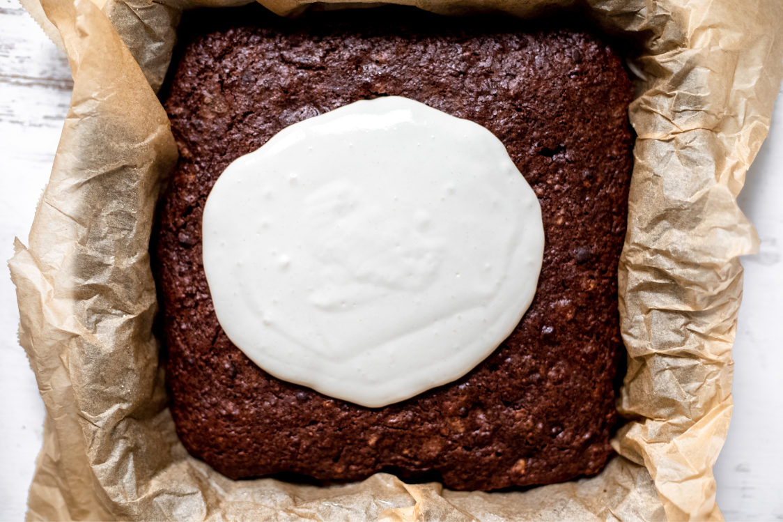 Брауни чийзкейк с фъстъчено масло - основа с крема сирене