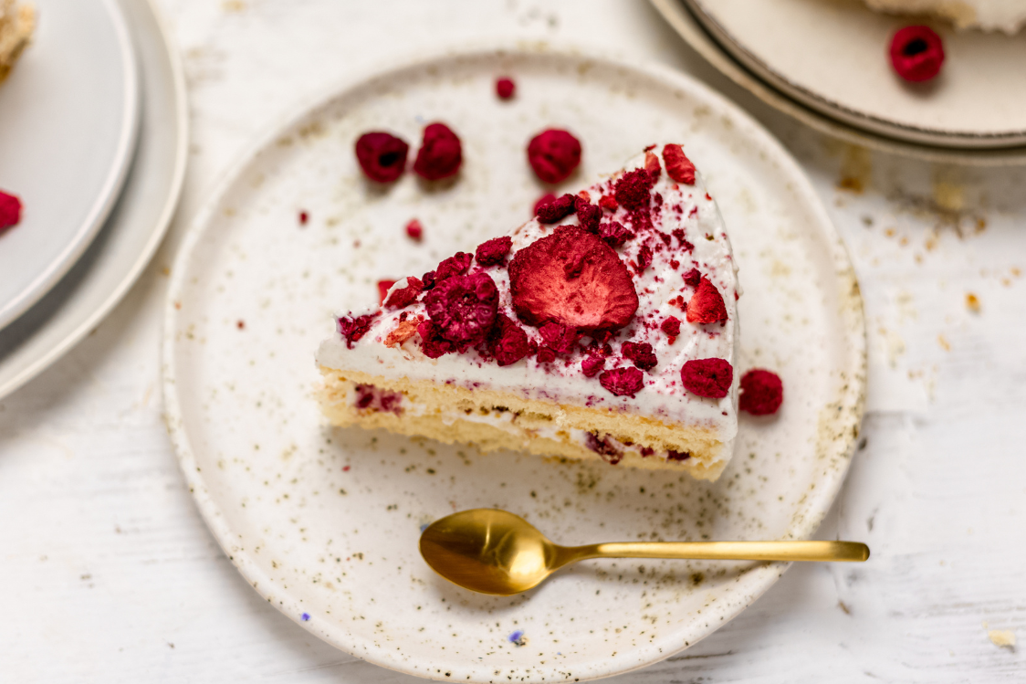 Дунапренена торта с крем от извара и ягоди