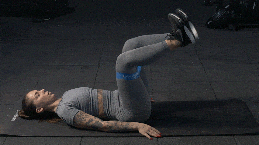 Упражнение Докосване с пета от лег с ластик (Banded Lying Heel Taps)