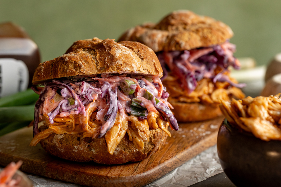 Бургер с дърпано пилешко месо 