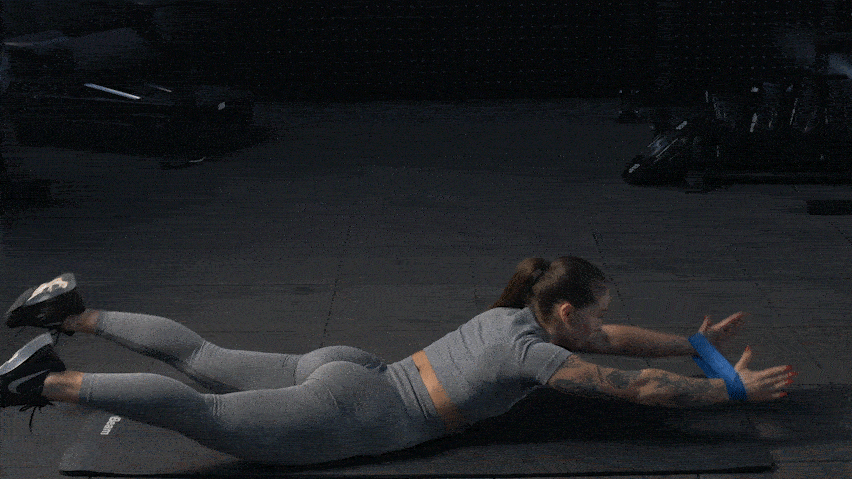 Упражнение Hollow Hold Roll с ластик (Banded Hollow Hold Roll)