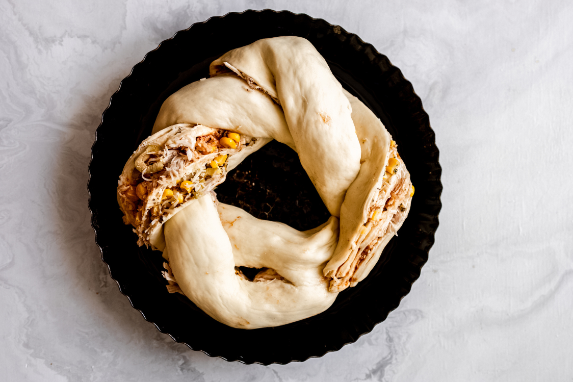 Венец от пица - преди печене