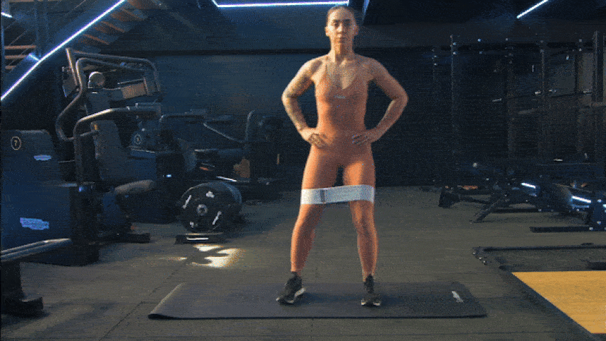 Упражнение Напади с реверанс (Curtsy Lunges) с ластик Booty band