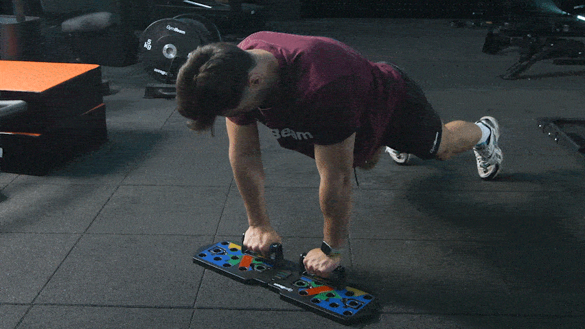 Лицеви опори за трапецовидния мускул с помощта на мултифункционалната дъска за лицеви опори