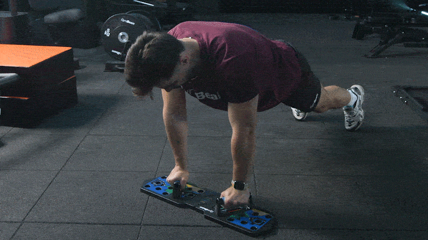 Лицеви опори за рамо с помощта на мултифункционалната дъска за лицеви опори