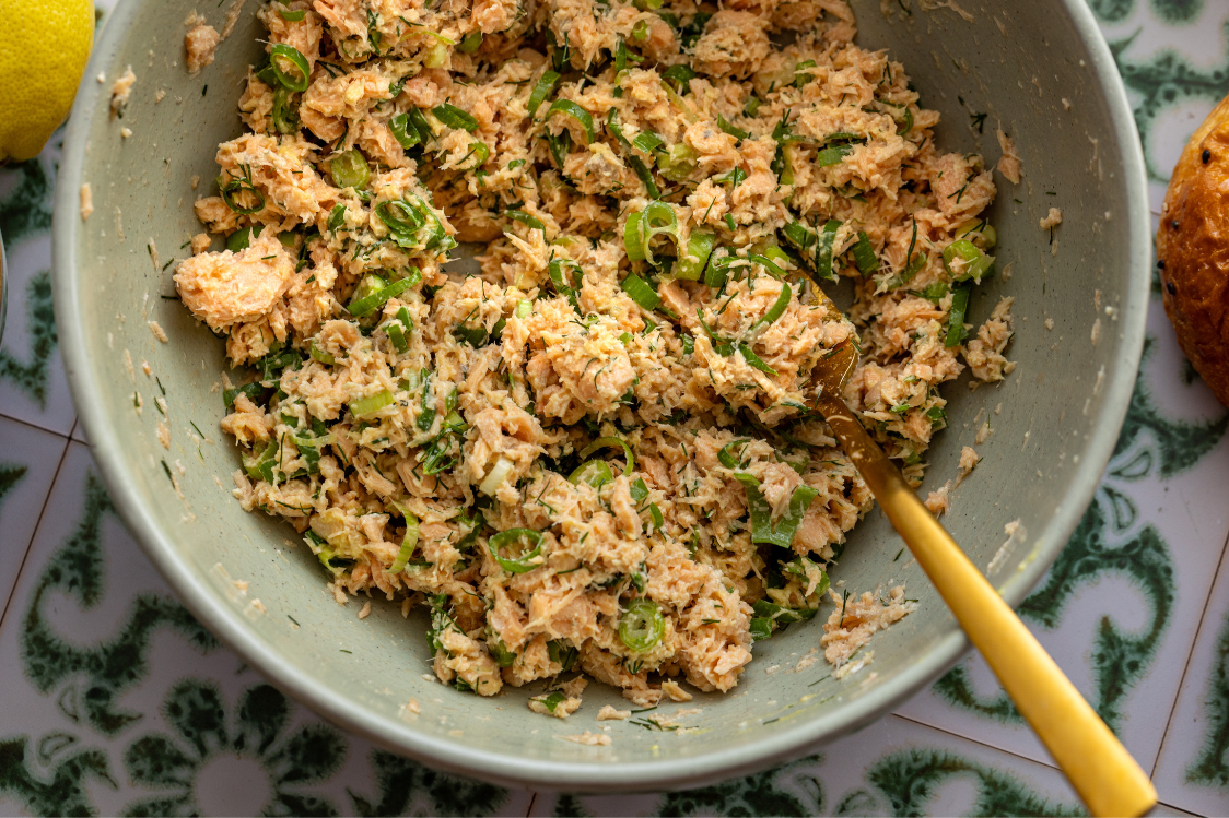 Бургери със сьомга - подготовка на месото Бургери със сьомга - подготовка на месото