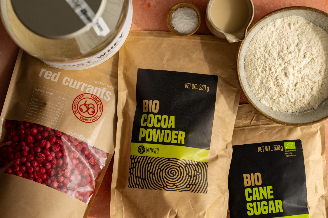 Мраморен мъг кейк в чаша с червено френско грозде - Съставки