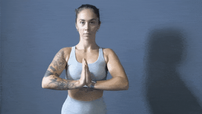 Молитвено разтягане в изправено положение Молитвено разтягане в изправено положение