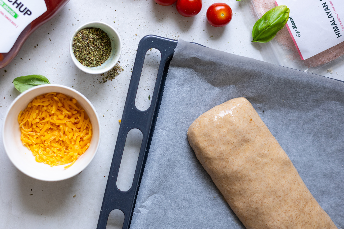 Солен пица-щрудел - навиване на руло преди печене