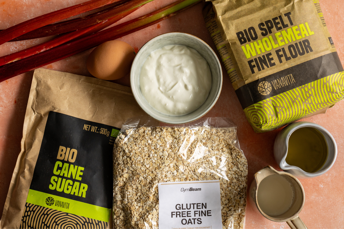 Сладкиш с ревен и трохи - Съставки