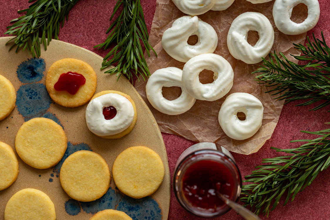 Бисквитени линцер-венчета с глазура - Декорация