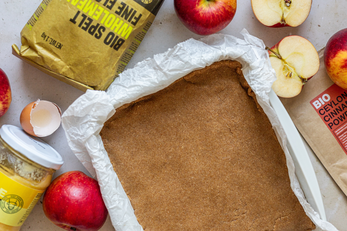 Moist apple slice with protein - dough in a tin