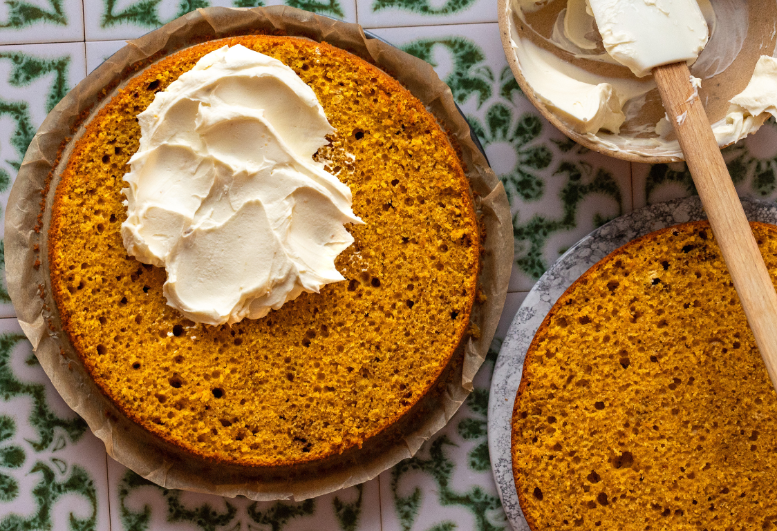 Pumpkin cake with cream - frosting the cake