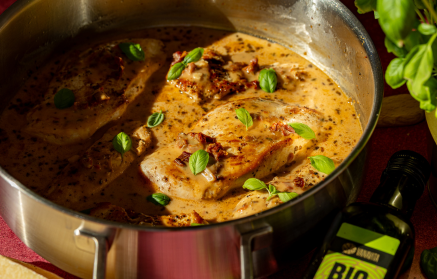 Фитнес рецепта: Пиле със сушени домати и кремообразен сос