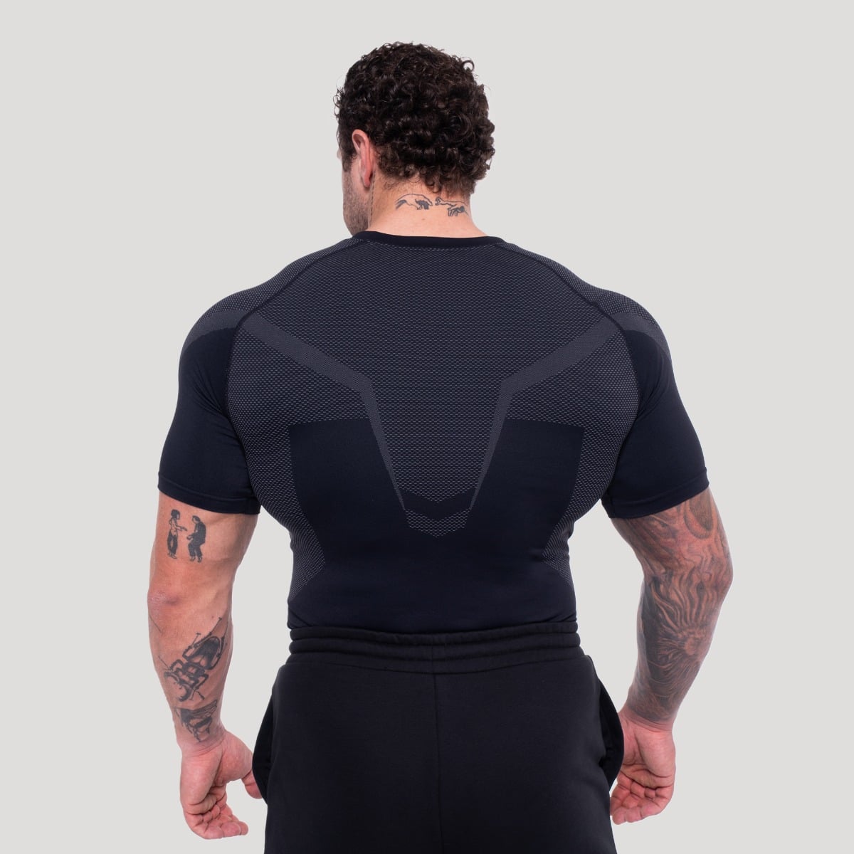 Безшевна тениска OG1 Black/Grey - GymBeam