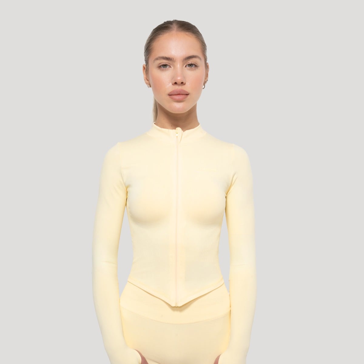 Дамски спортен топ Luma Butter Yellow - GymBeam