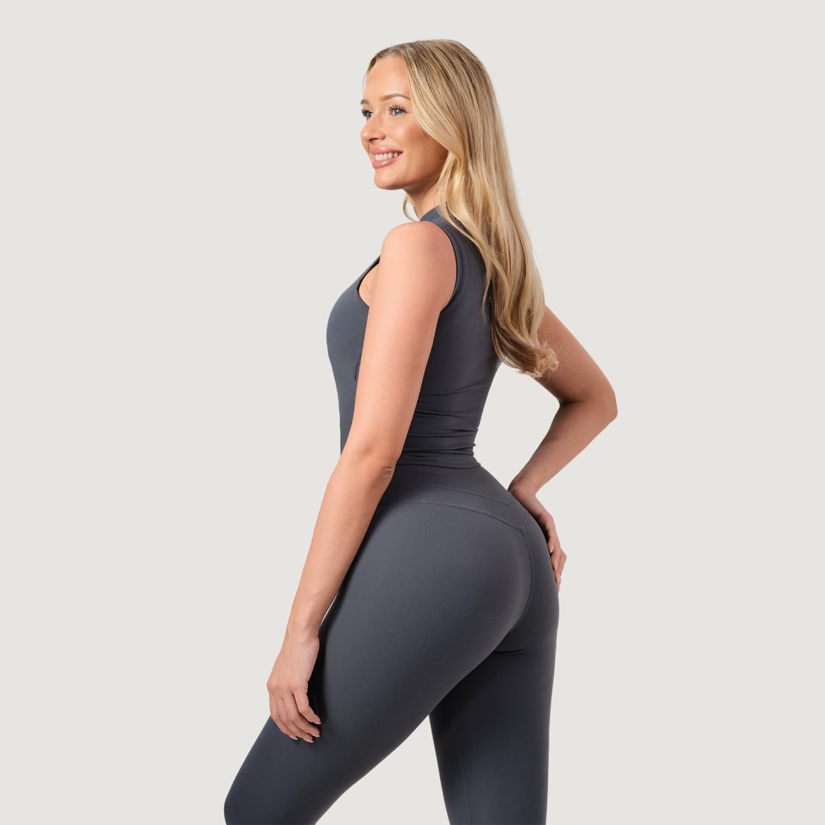 Дамски топ NEO Turtleneck Iron - GymBeam